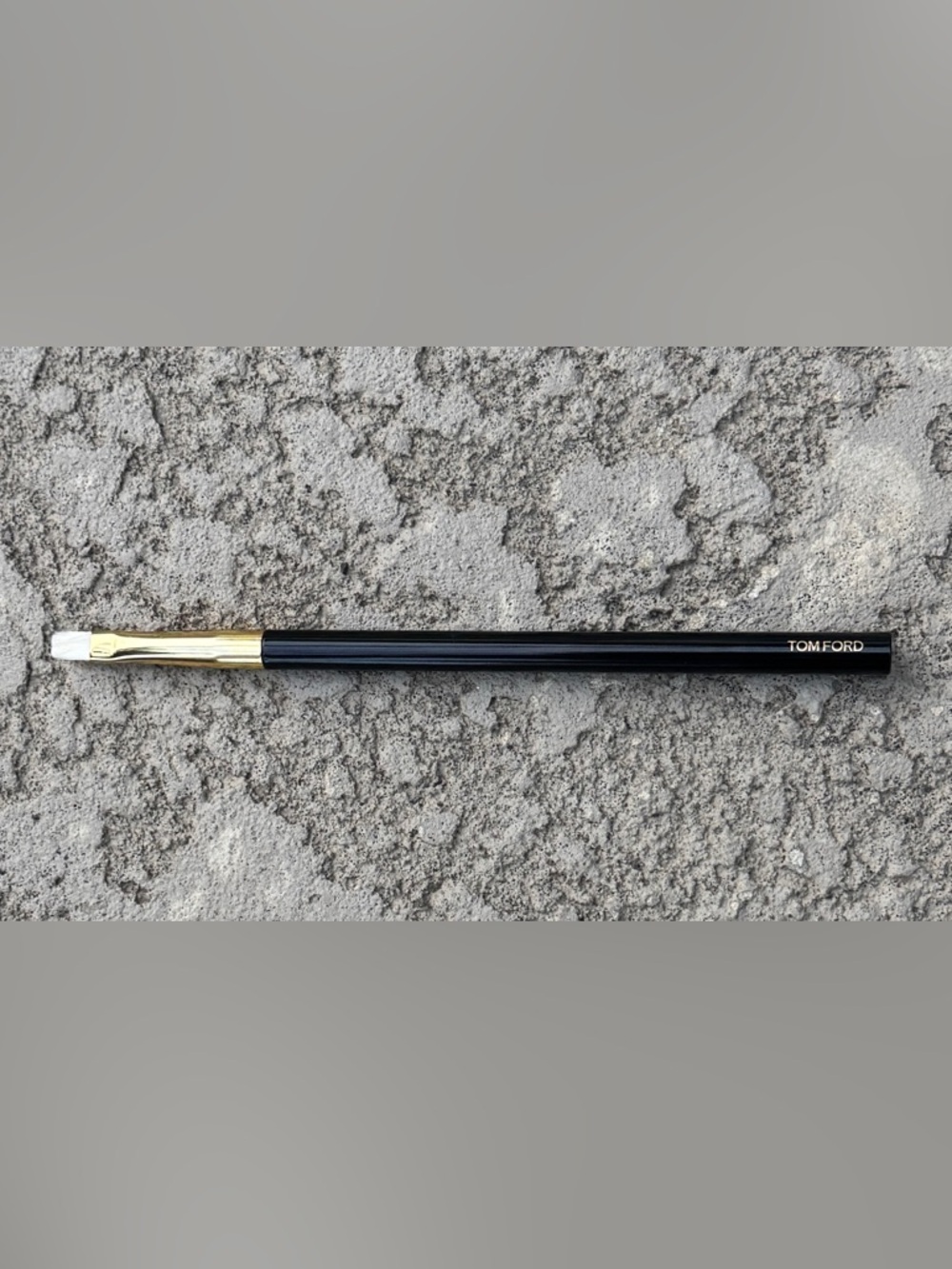 *NEW* - TOM FORD LIP BRUSH, #21  (DISCONTINUED)